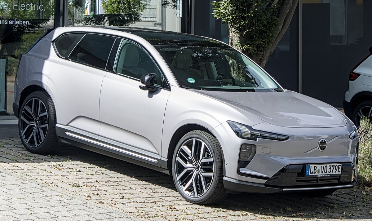 2027 Volvo EX60